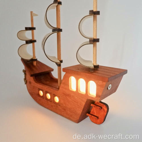 Hölzerne Piratenschiff-Home-Dekoration mit LED-Licht
